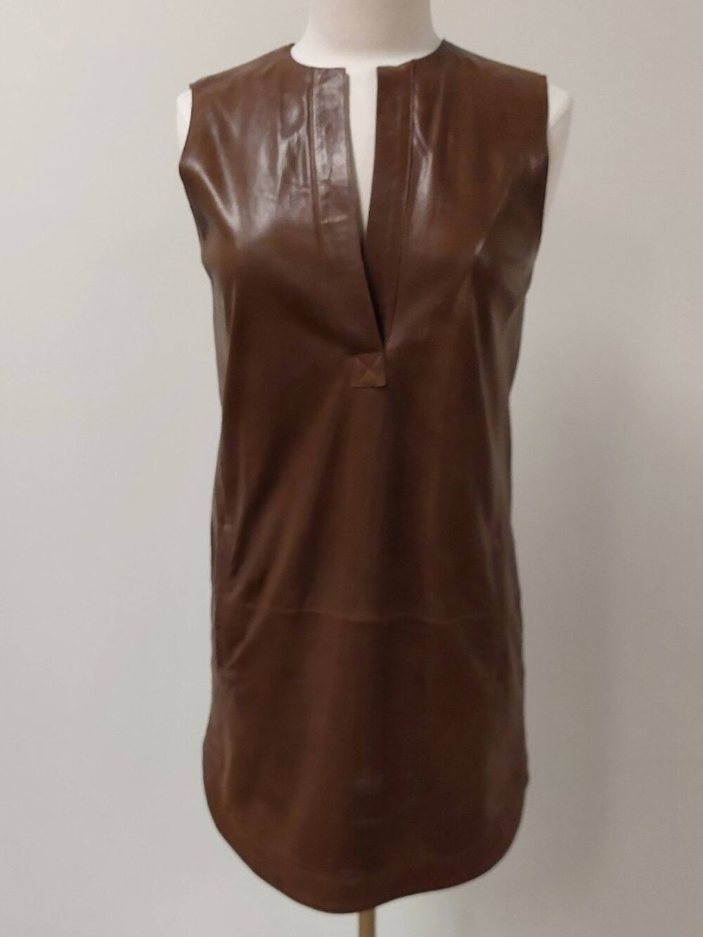 Vince. Brown Leather Sleeveless Short Dress w/pockets Size: 2